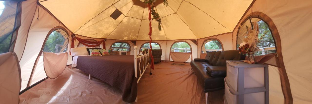 Al'S Hideaway Glamping Tents Hotel Pipe Creek Luaran gambar