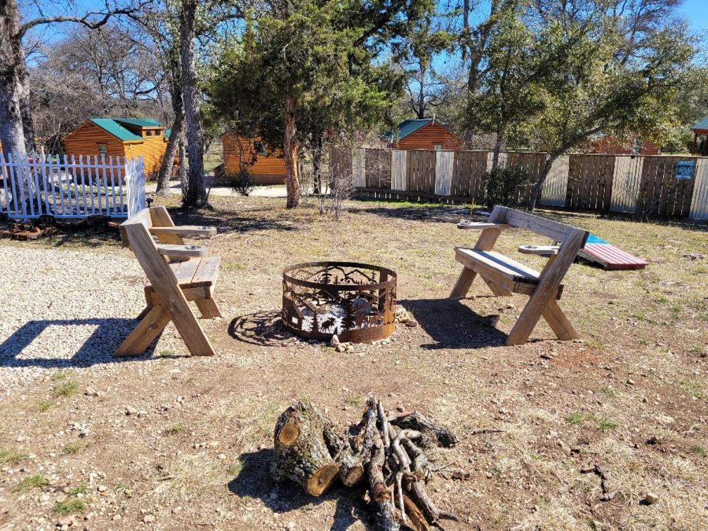 Al'S Hideaway Glamping Tents Hotel Pipe Creek Luaran gambar