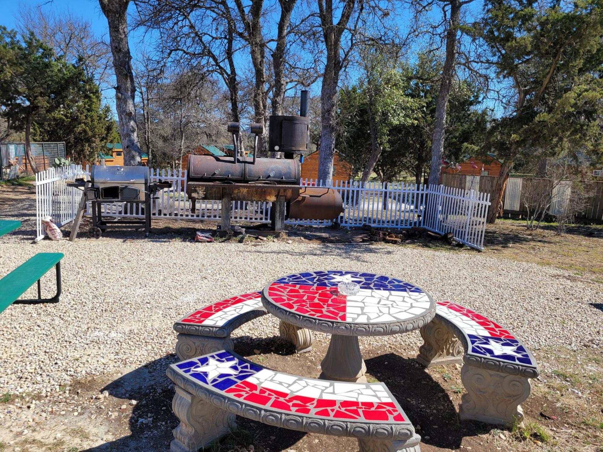 Al'S Hideaway Glamping Tents Hotel Pipe Creek Luaran gambar